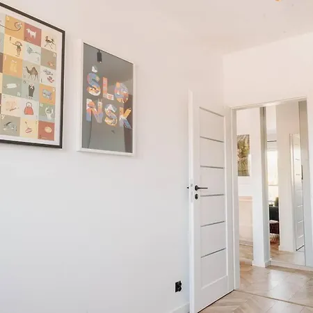 New Comfy Place By The Old Town *