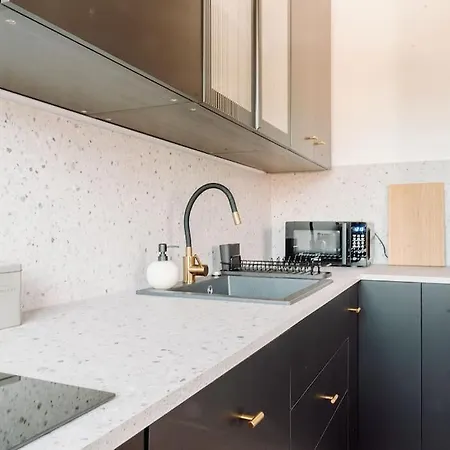 New Comfy Place By The Old Town