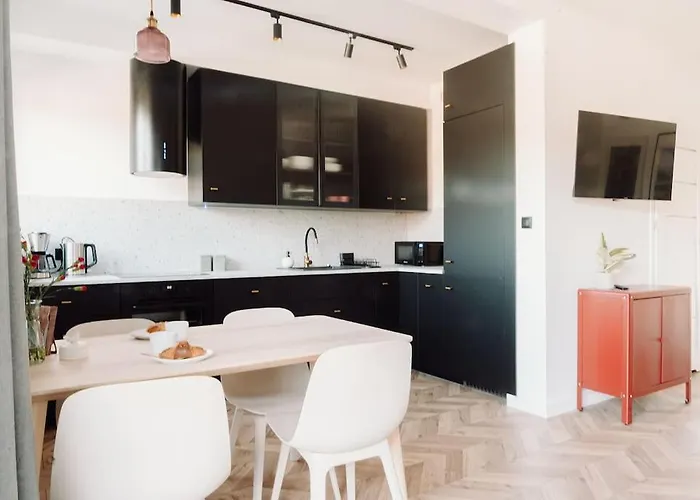 New Comfy Place By The Old Town *