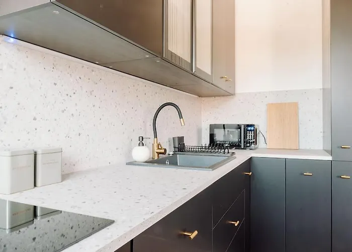 New Comfy Place By The Old Town